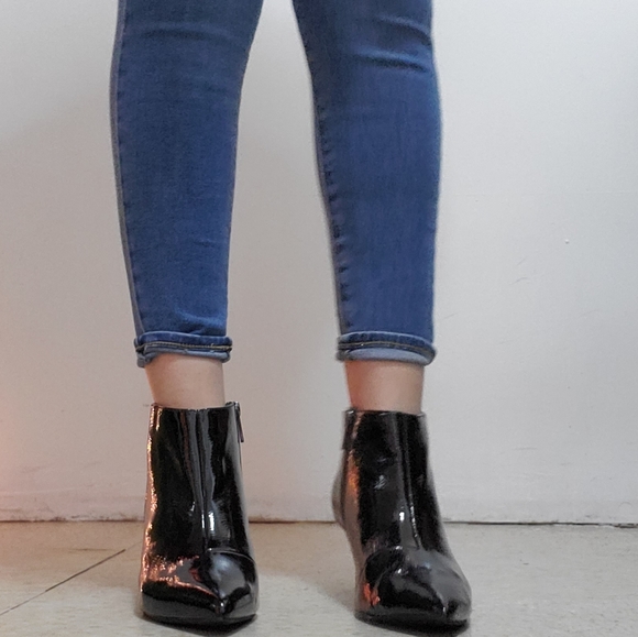 Patent Black Pointed Kitten Heel - Picture 2 of 5